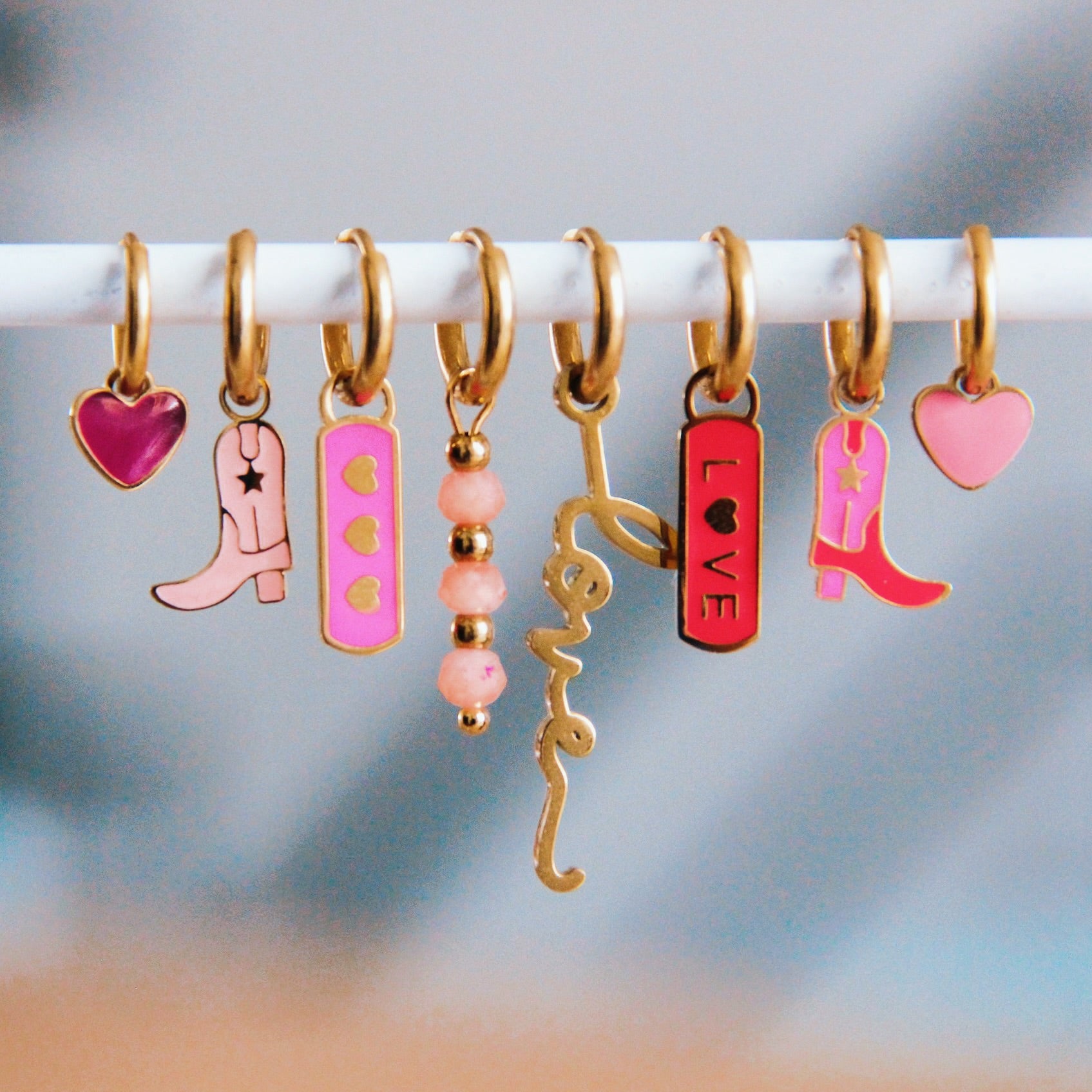RVS oorbellen met hartje tag - roze/goud