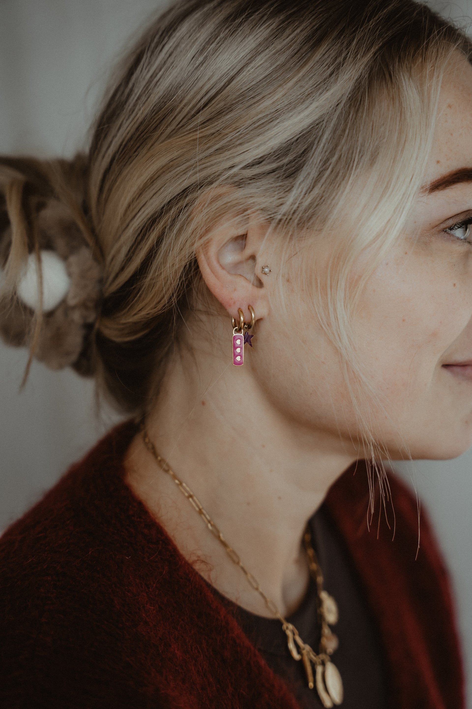 RVS oorbellen met hartje tag - roze/goud